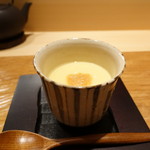 吉い - 中にはパルメジャンチーズ、このわたの乗った茶碗蒸し