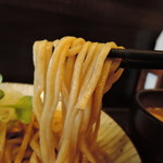 ニュルニュル滑らかで艶めかしいエロ食感。妖艶且つパワフルなダンスで魅了する上質な麺