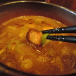 自己流ラーメン綿麺 - つけダレのチャーシューは脂の甘味が心地よく、コロコロと多めに入ってた。