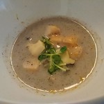 Restaurant MiYa－Vie - 原木椎茸のクリームに浮かべた、南蛮海老風味の里芋、鮑、ミカンの香り.