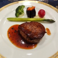 ホテルニューオータニ 東京 - 国産牛ﾌｨﾚ肉のﾌﾗﾝﾍﾞ　豊潤なﾄﾘｭﾌｿｰｽにｱｽﾊﾟﾗｶﾞｽとｶｽﾚ