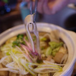 山本屋 - なるほど！これが「板そば」！鍋焼きでもこれなら伸びないですね。