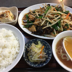 松ちゃんラーメン - 本日のサービス定食
      肉ニラ定食880円→830円