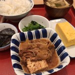 かっぽうぎ - 牛すき煮 864円。