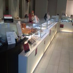 ショコラティエ マサール - 華麗さを感じる店内　　55