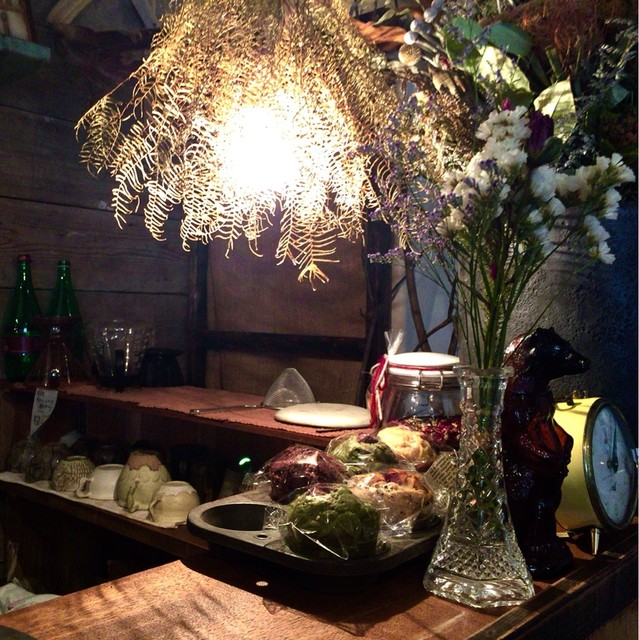 ドライフラワーに囲まれて ஐ By 4 その灯ぐらし 猫洞店 そのひぐらし 本山 カフェ 喫茶 その他 食べログ