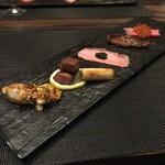 焼肉ホルモンせいご - 前菜(黒毛和牛タン昆布〆め〜ブルガリア産キャビアを乗せて〜、黒毛和牛タンアゴ塩焼き、黒毛和牛タン元の厚焼き、松阪牛刺身〜イクラと一緒に〜、広島県産生牡蠣のジョン)