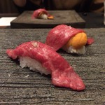 バフン雲丹とリブ芯の握り、松阪牛の炙り握り