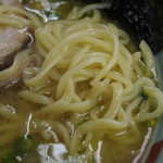 家系ラーメン 近藤家 - 麺アップ