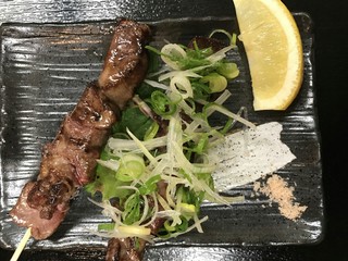 Hakatamotsunabekushiyakichikappa - 霜降り牛塩タン霜降りネギ塩ﾀﾝ４５０円(数量限定)