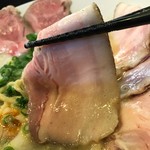 三洲豚のレアチャーシュー／サシの入った甘味に肉本来の旨味‥絶品のチャーシューです★★★★★