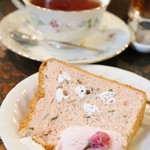 茶々 - ランチ1,400円のデザート（桜シフォン）とミルクティ