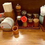 八番山ばりきや - 【2017.2.18(土)】テーブルにある調味料