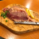 肉バル KACCHAN - 薄切りサーロインとマッシュポテト