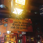 Haus Wertheym - 実際にはこれよりかなり暗い