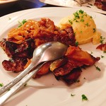 Vinum - レーバー・ベルリナー・アールト・ミット・アプフェルン つまりベルリン風レバ焼き、りんご添え 日本のホルモン屋で受けそうな味