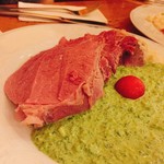 Zum Gemalten Haus - Rinderbrust mit Gruner Sosse（本来uはウムラウト付き、ssはいうところのエスツェット）牛ブリスケットの塩茹で、グリーンソース添え。 よくできたコーンドビーフの舌触りと旨み。