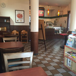 モスバーガー - 店内をパシャ
平日の朝９時です