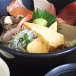 伊豆中ばんばん食堂 - 日替り海鮮丼