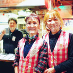 まんぷく食堂 - るり子さんとオーナー・ミッシェルさん（写真の許可を頂きました）