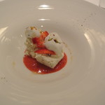 リストランテ カノフィーロ - ゴルゴンゾーラとピスタチオのセミフレッド　苺とハチミツ