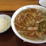 新来軒 - 中華肉そば  700円