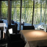 エルルカン・ビス - 竹林の見える客席