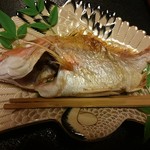 創味 卯京 - お食い初め　立派な鯛の尾頭付き