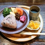 茶房　ひょん - ランチ終了したのに「お腹減ってるんでしょ？おにぎりくらいなら…」って、サービスで出てきたのがこんなに沢山♪嬉しくて泣きそう