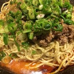 汁なし担担麺専門 キング軒 - 少し大めのタレ