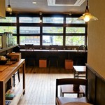 百春 - 店内