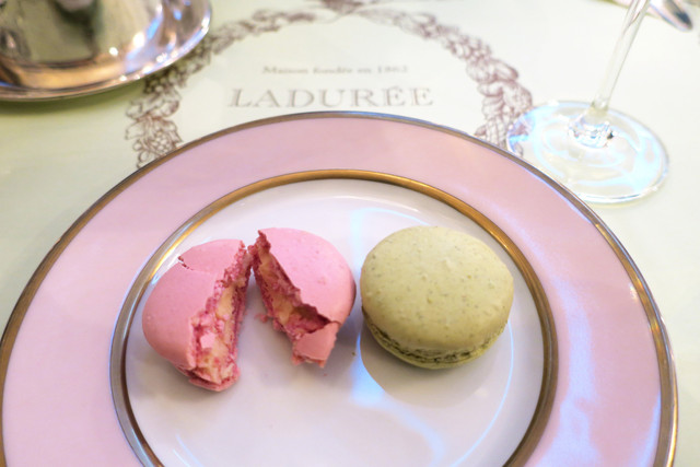 シャンパン セットとクラブ ラデュレ By マダム チェチーリア ラデュレ サロン ド テ 銀座三越店 Laduree Salon De The 銀座 マカロン 食べログ シャンパン セットとクラブ ラデュレ By マダム チェチーリア ラデュレ サロン ド テ 銀座三越店 Laduree Salon De The 銀座 マカロン 食べログ