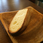 トラットリア パスクアリーノ - 香りが絶品食べ放題のパン
