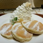 マノアパンケーキハウス - ホイップクリームパンケーキ
