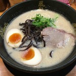 博多風龍 - 半熟たまごとんこつラーメン680円