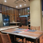 傳 - 29年2月　店内　テーブル席