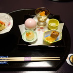 遊季の里 - 2017.02 先付(筍、菜の花、サーモン木の芽味噌)と前菜(鱈の白子、てまり寿司、イクラ、蓮根団子、クコの実、鶏寄せ田楽、フキ、クワイせんべい)