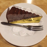 ロッカ - チョコレートケーキ。
            ホットコーヒーとセットで税込650円。
            美味し。