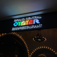 グランド・セントラル・オイスターバー&レストラン 品川店 - 看板もNYと一緒高まる〜〜