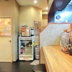 らあめん花月嵐 - 店内のテーブル席の風景です