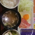 デニーズ - ベーコンエッグ朝食・豆腐サラダ