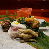 草喰 なかひがし - 八寸：酒粕・黒豆・蒟蒻・菜の花・イザサ(琵琶湖の小魚)・蕪と鰤・鰯・牡蠣の燻製