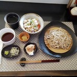 蕎麦酒房 櫟 - 炊き込みご飯と蕎麦のセット！！(((o(*ﾟ▽ﾟ*)o)))