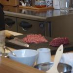 申虎 - ハンバーグ作り