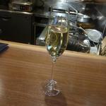 申虎 - お祝いのシャンパン