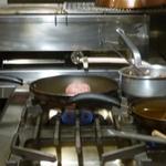 申虎 - 孫のハンバーグ調理開始