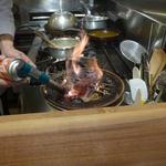 申虎 - 牛タタキ・・藁で炙り藁の香りを付け