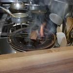 申虎 - 牛タタキ・・藁で炙り藁の香りを付け