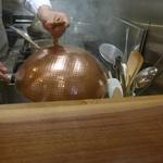 申虎 - 牛タタキ・・藁で炙り藁の香りを付け