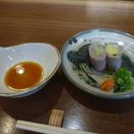 申虎 - ロースを薄くスライス春キャベツに玉葱のスライスを巻いて蒸した物